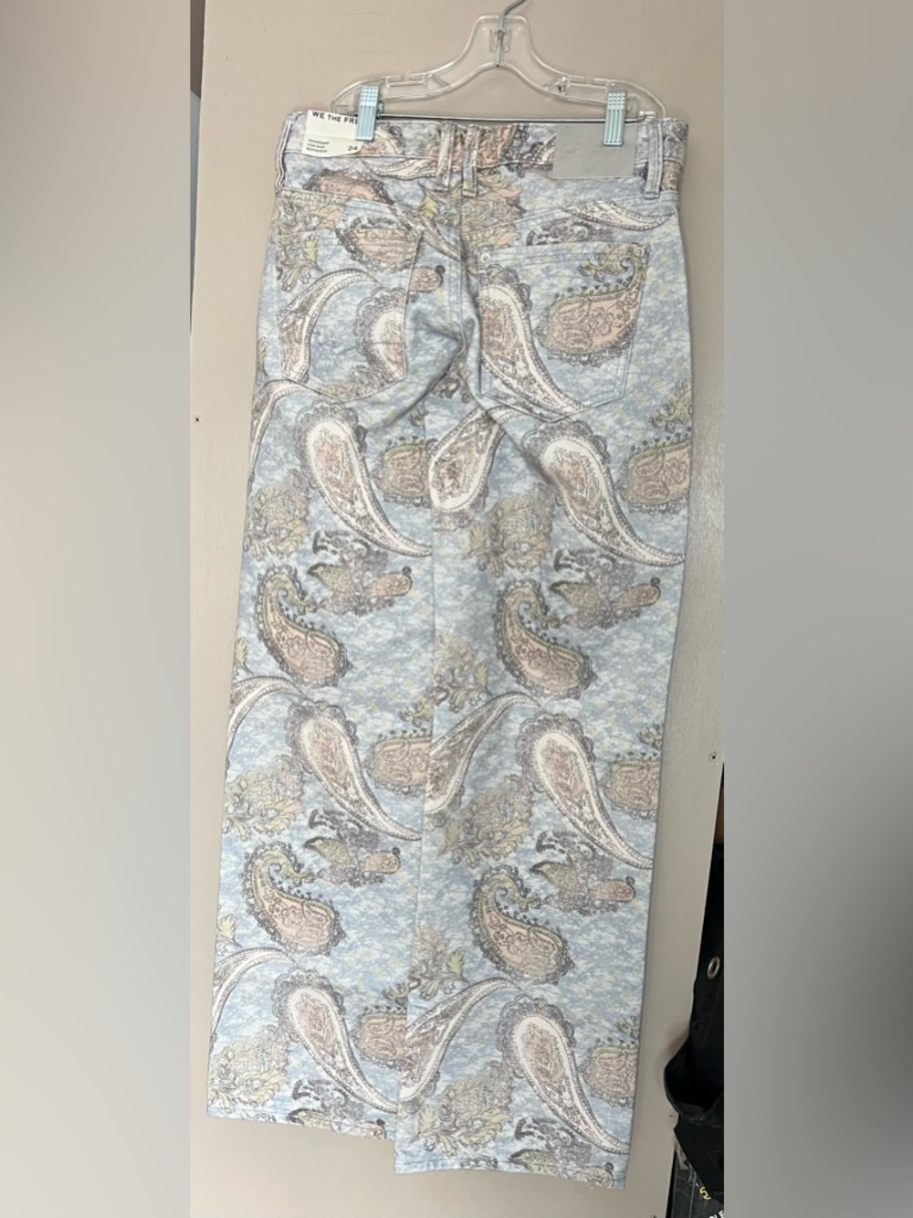We The Free Tennessee Low-Rise
Illusions Jeans in Limestone Paisley Size 24 NWT! - Picture 4 of 10